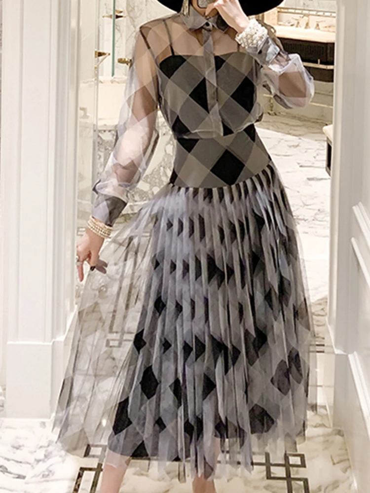 Женский прозрачный костюм из двух предметов рубашка с вырезом и геометрическим