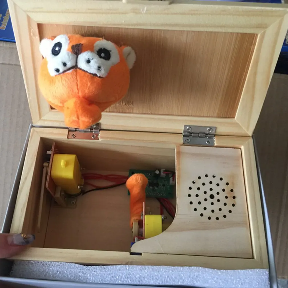 Маленькая креативная коробка с тигром изготовленная из цельного дерева большая