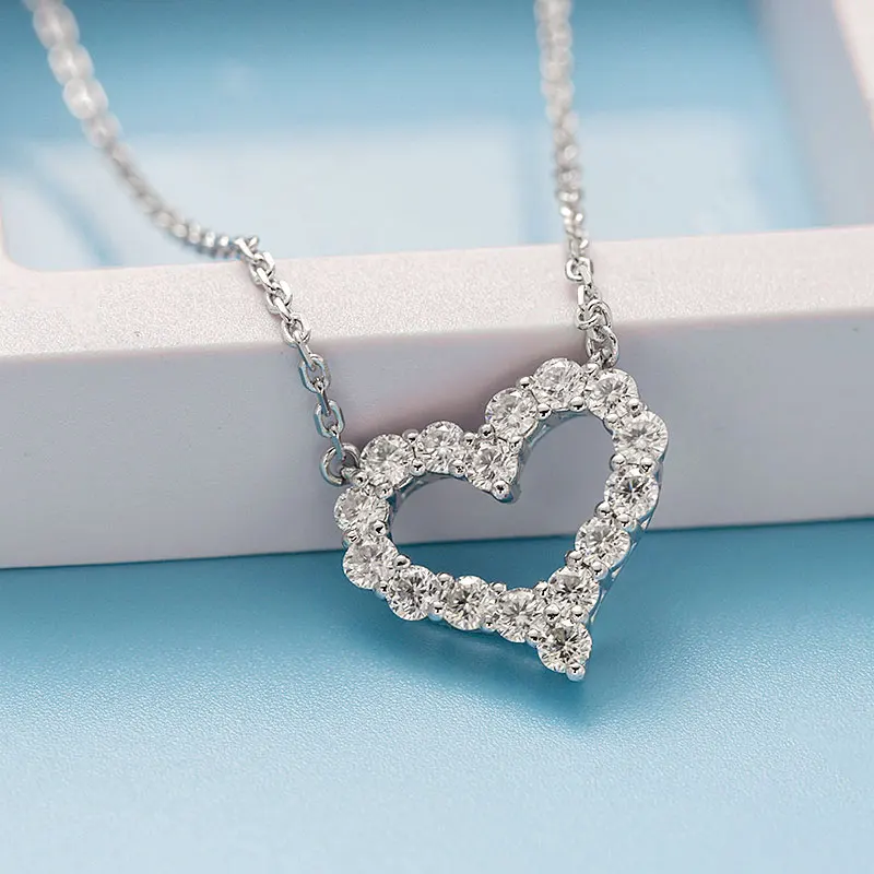 

Heart Moissanite Necklace Diamond Pendant 925 Sterling Silver Sparkling D Color VVS1 Clarity for Women Jewelry Necklace