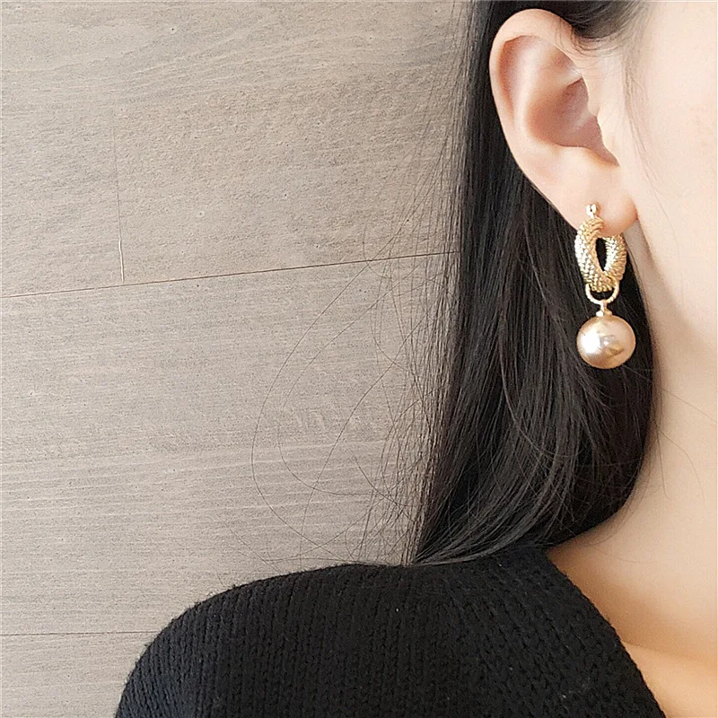

Retro metal hoop pearl earrings trendy women's fashion earrings jewelry