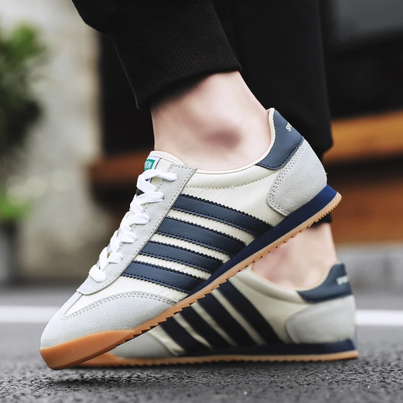 Для мужчин ботинки для бега на плоской подошве синего цвета в полоску спортивная