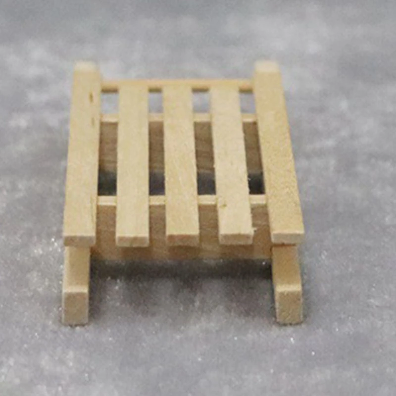 

2Pcs 1/12 Mini Wooden Sleigh Gift Box Model DIY Christmas Landscape Dollhouse Accessory