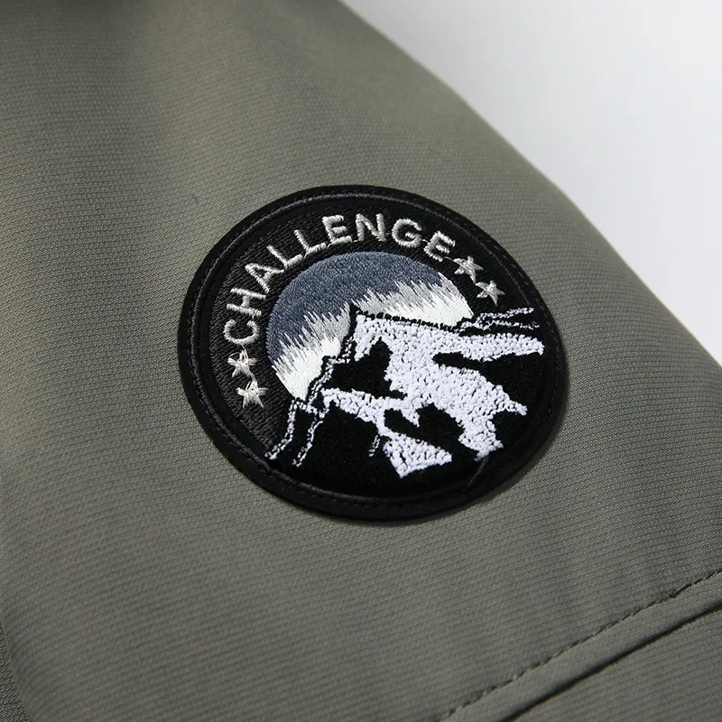 Мужской пуховик средней длины с капюшоном и воротником из меха енота | Мужская