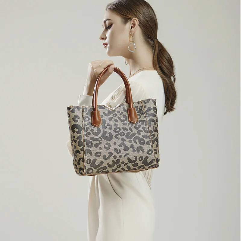 

Fashion Leopard Prints Totes for Women 2021 New Luxury Handbags All Match Boutique Genuine Leather Dating Handbags Sac Luxe Cc