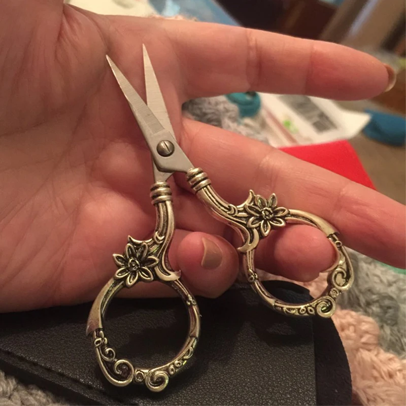 

Elegant Stainless Steel Vintage Tailor Scissors Floral Sewing Embroidery Scissors Short Fabric Cutter European Tailoring Tools