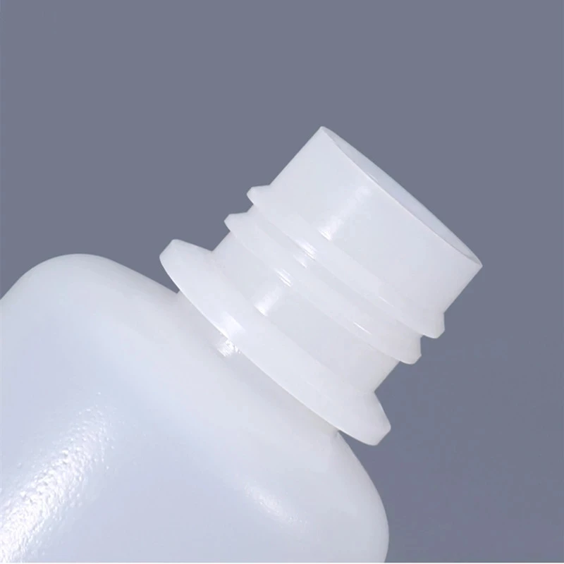 Пустая круглая пластиковая бутылка 500 мл многоразовая из полиэтилена повышенной