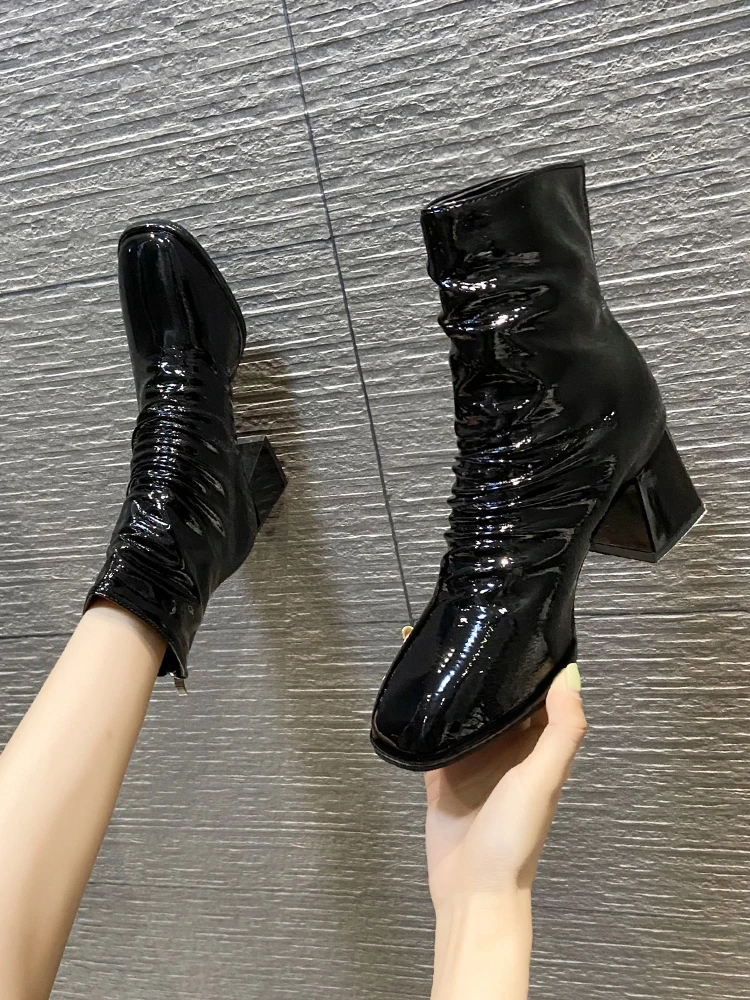 

Ботинки женские зимние на толстом каблуке, с квадратным носком, на молнии, белые, теплые, со складками, 2021