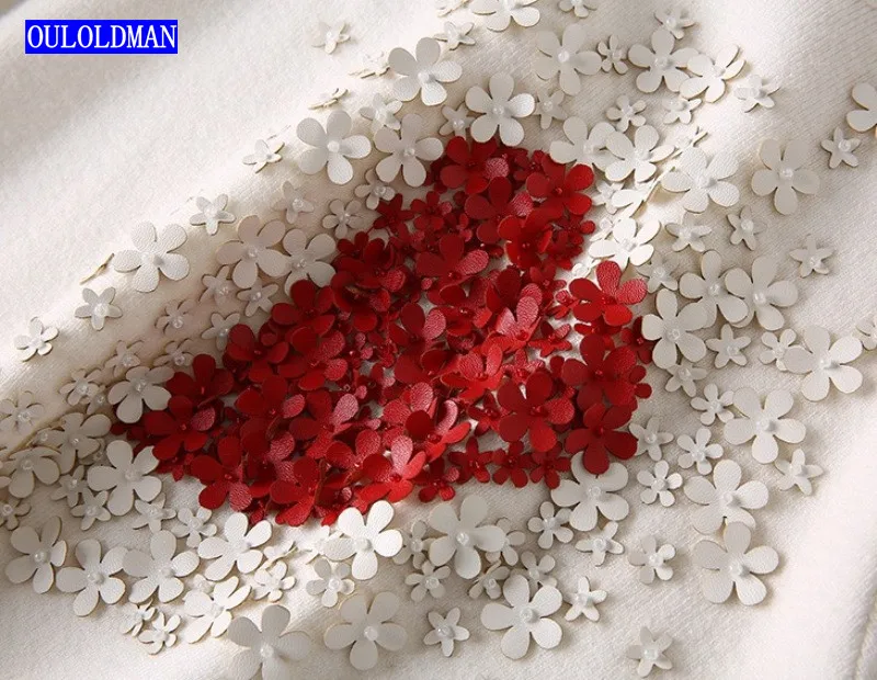 Пуловер женский вязаный с цветочной аппликацией и бисером Осень-зима 2019 | Женская