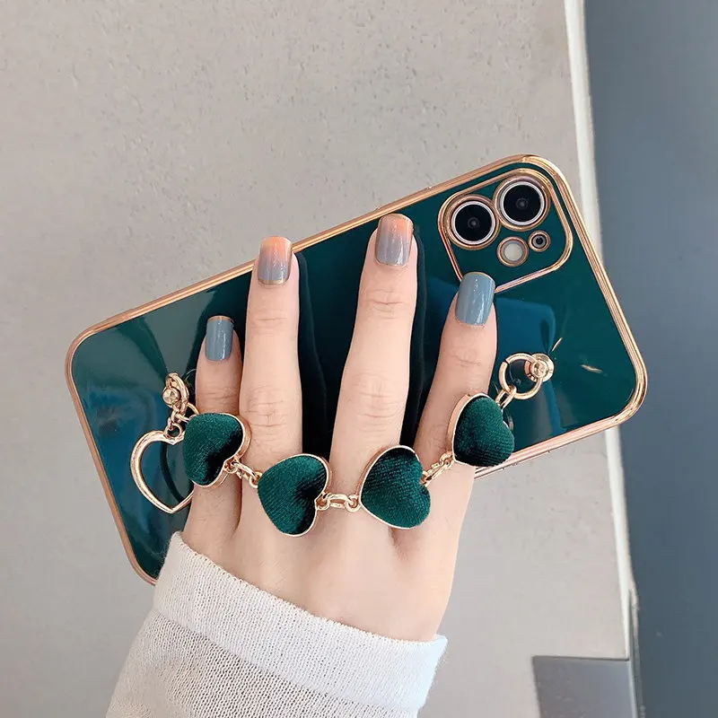 

12 Pro Max Case Luxury Plated Electroplated Gold Love Heart Hand Bracelet Cover For iPhone 11 Pro Max 8Plus 7 XR XS X SE 12 Case