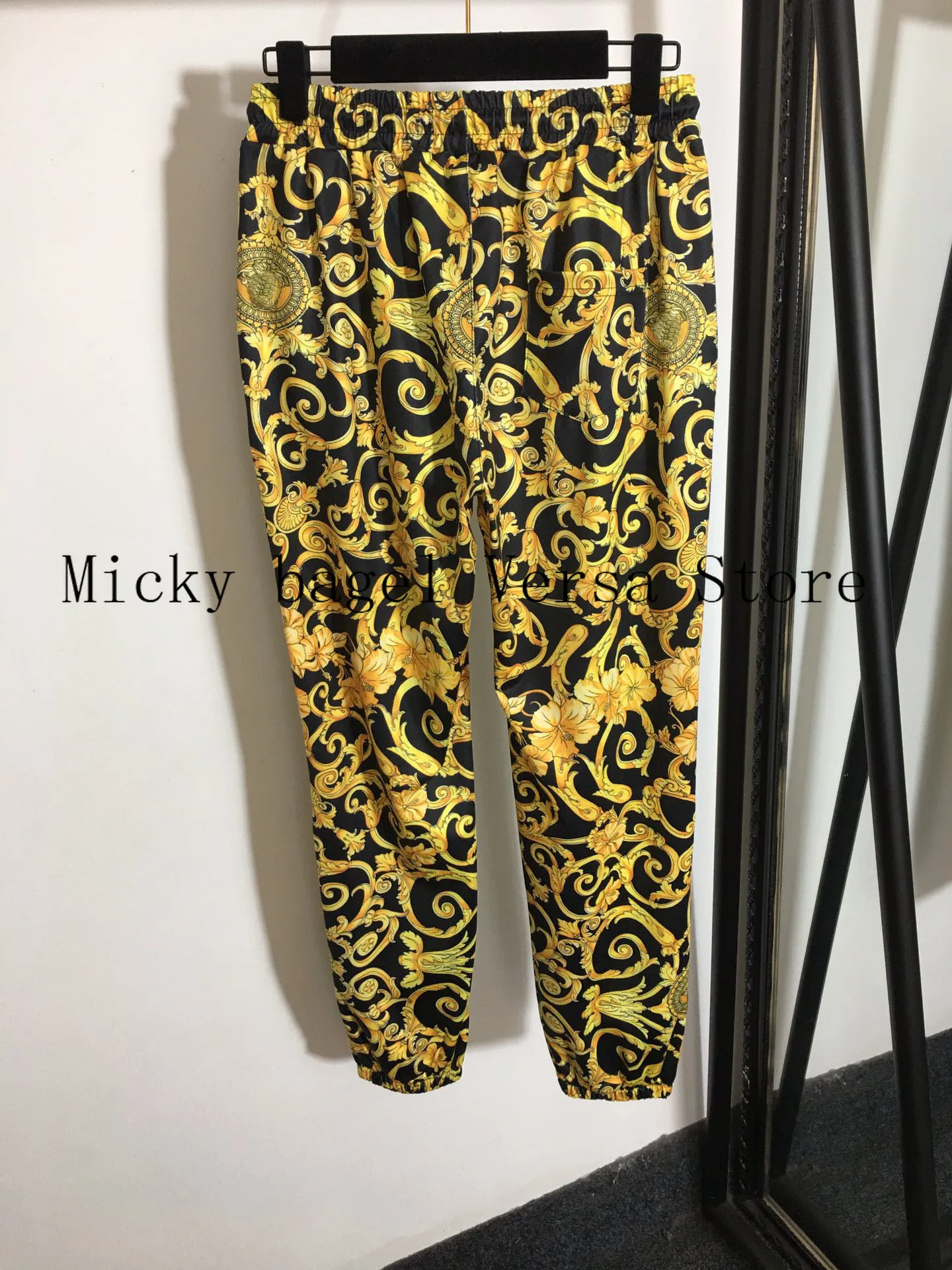 

luxury design embroidery letters fashion women's round neck short sleeve T-shirt + GOLD SEQUIN high waist trousers women's suit