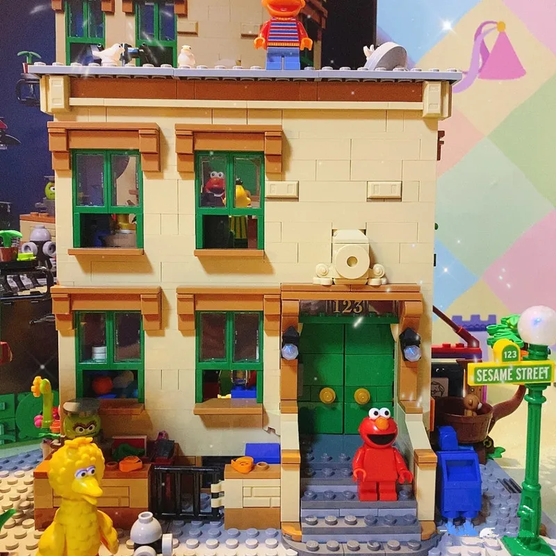 

DIY Building Blocks Toys 21324 Sesame Street Famous Movie Model Bricks Toy and Gift for Kids Christmas Toy