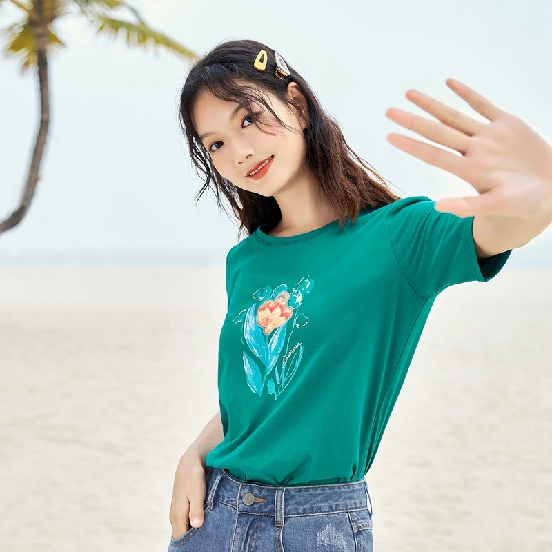 Женская хлопковая футболка с коротким рукавом круглым вырезом и вышивкой -