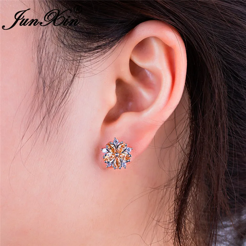 Серьги-гвоздики женские с кристаллами фиолетовые красные в форме снежинки из