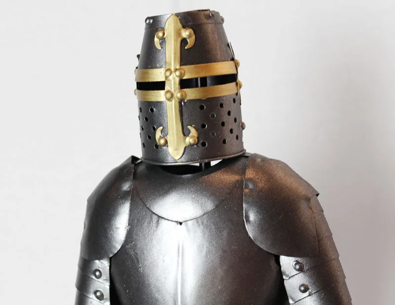 Günstig ALTE EUROPÄISCHE ROM SOLDATEN RÜSTUNG KRIEGER EISEN MODELL WEIN TV SCHRANK RETRO DEKORATION HANDWERK