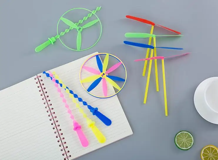 

Children Outdoor Bamboo Dragonfly Plastic Handle UFO Toy Fairy Flying Saucer Flying Ourdoor Toys for Children