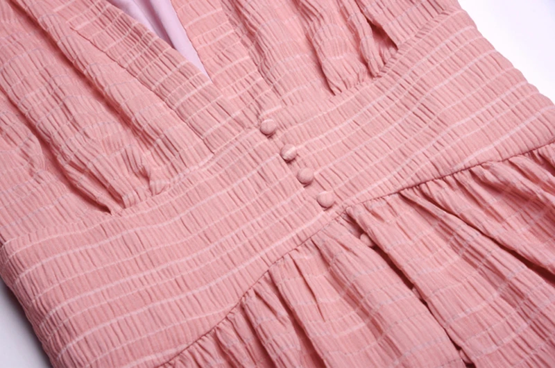 Женское платье TWOTWINSTYLE однотонное средней длины с треугольным вырезом высокой