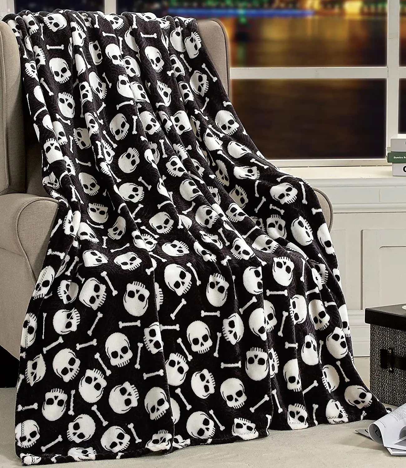 

Skull & Bones by More Extra Soft Microplush Throw Blanket