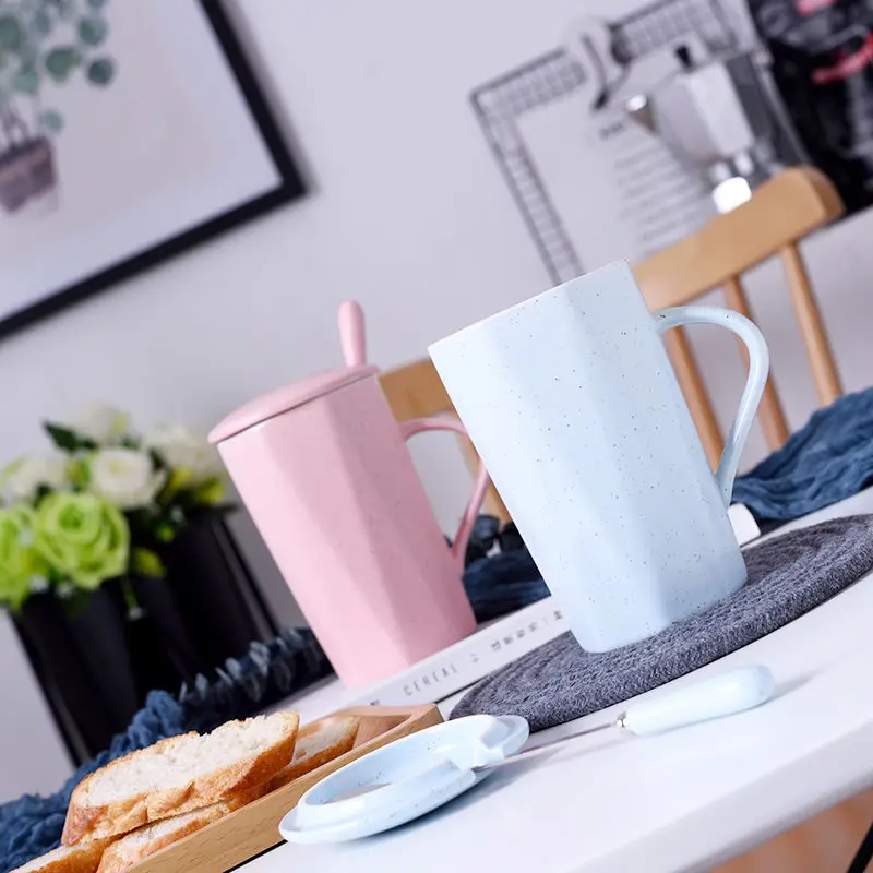 Керамическая кружка с геометрическим рисунком чашка в скандинавском стиле