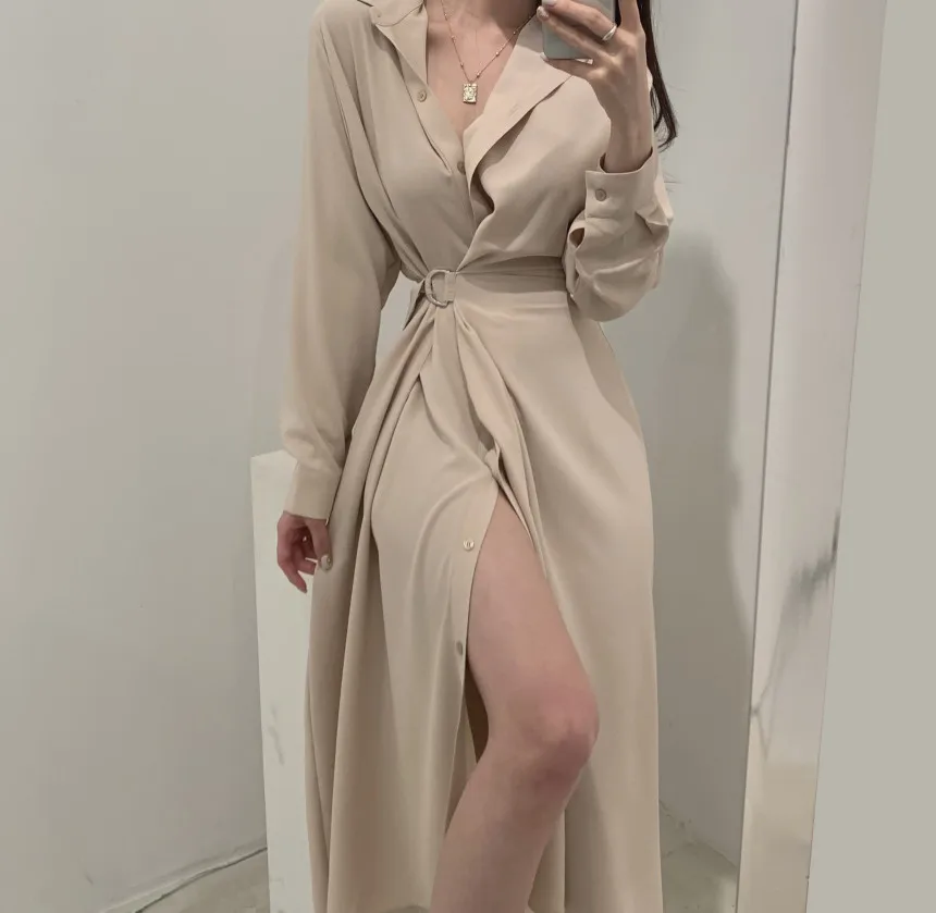 Женское однобортное платье-рубашка средней длины на шнуровке элегантное