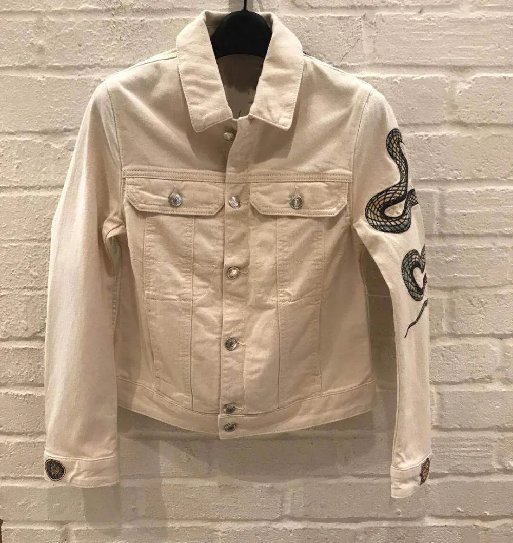 Женская короткая джинсовая куртка белая укороченная с вышитыми животными