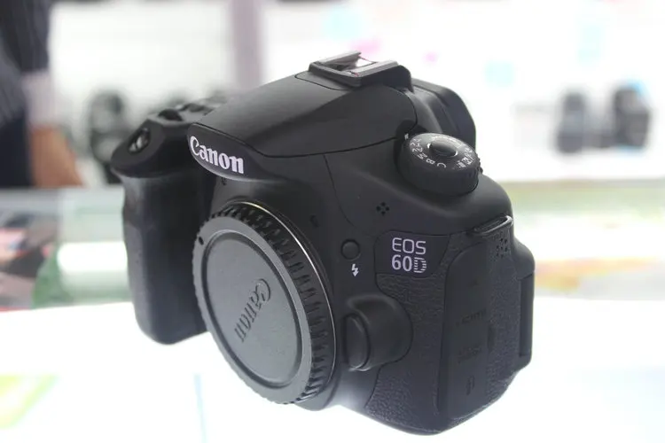 Б/у цифровая зеркальная камера Canon EOS 60D 18 МП CMOS с объективом 18-55 мм f/3 5-5 6 IS II SLR |