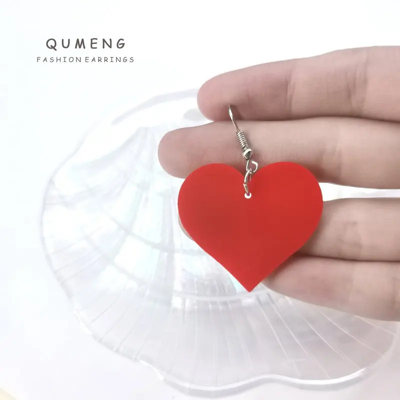 Женские серьги QUMENG 2020 корейские красные/черные/белые акриловые с сердечками
