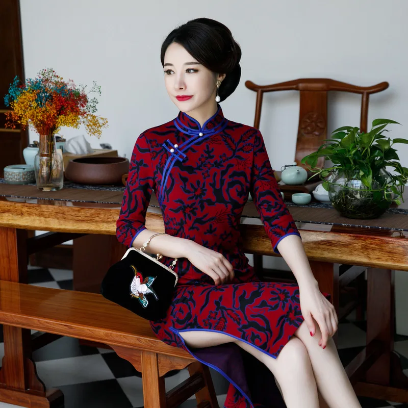 

Elegant Lady Embroidery Floral Straight Cheongsam Dress Retro Pearl Mandarin Collar Qipao Knee-Length Banquet Chinese Skirt Gown