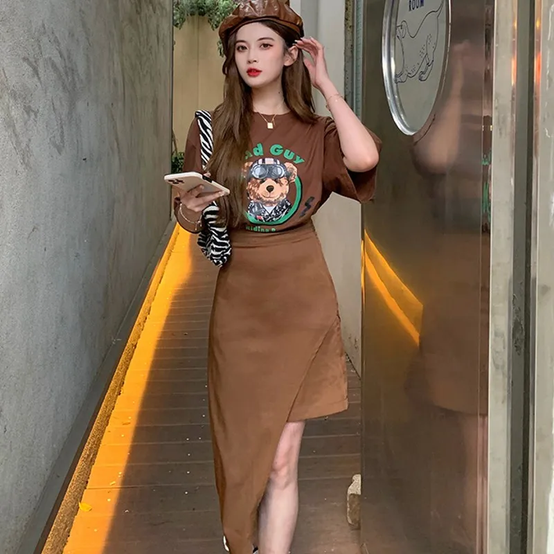 

Женский комплект из двух предметов, Повседневная футболка с круглым вырезом и коротким рукавом и асимметричная юбка на бедрах с высокой тал...