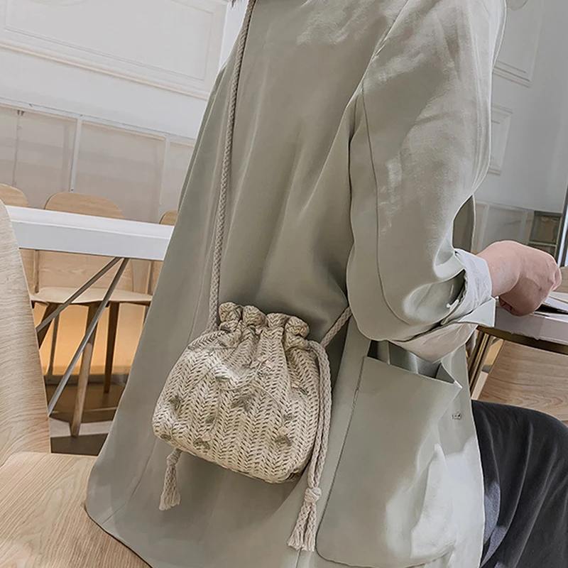 

Модные кружевные сумки через плечо, маленькие сумки на плечо, женские пляжные соломенные сумки на шнурке, дорожные сумки с цветочной вышивк...