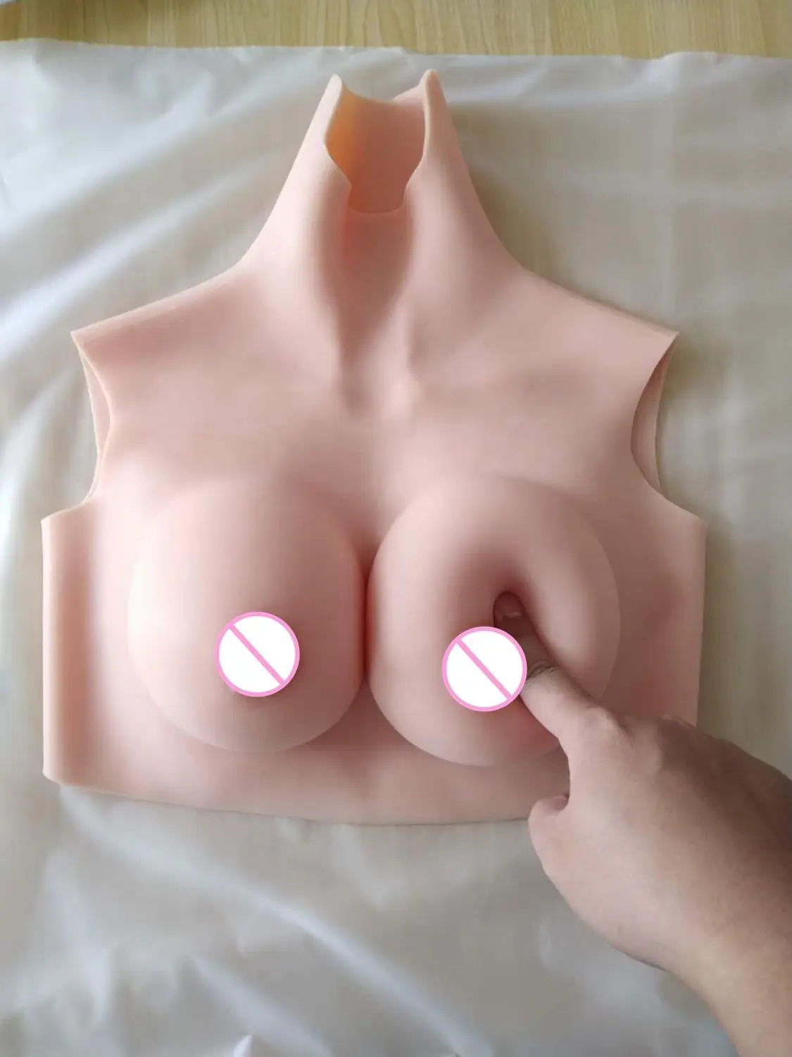 Короткая искусственная грудь трансвеститов C-образная чашка высокий воротник