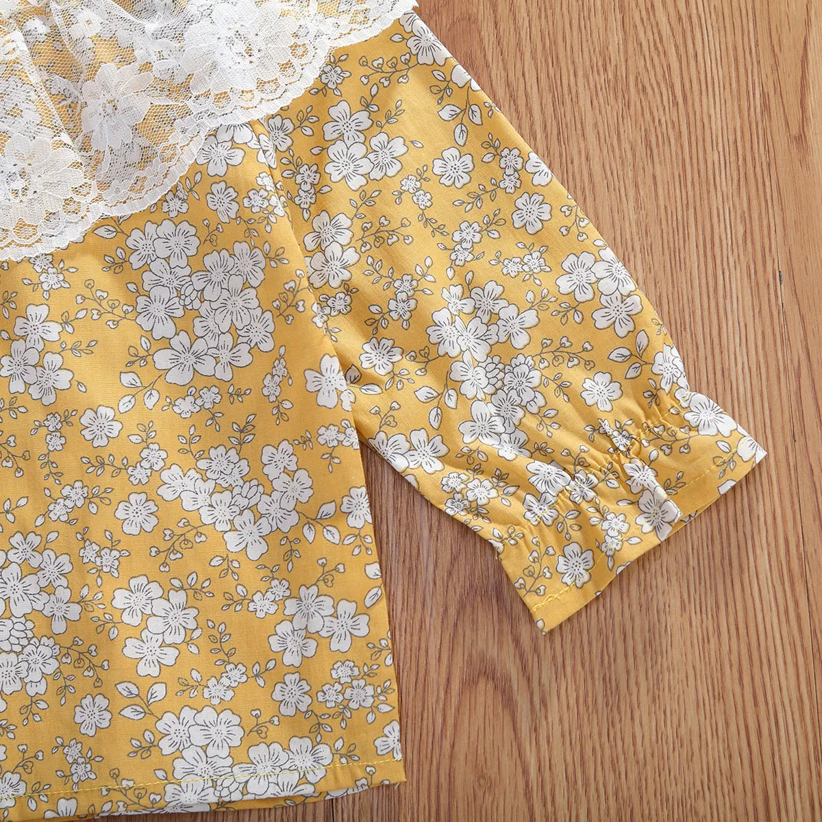 

2020 Autumn Spring New 0-24M Baby Girl Clothes Sweet 3pcs Floral Long Sleeve Lace Collar T-shirt Top+Triangle Shorts Bottoms Set