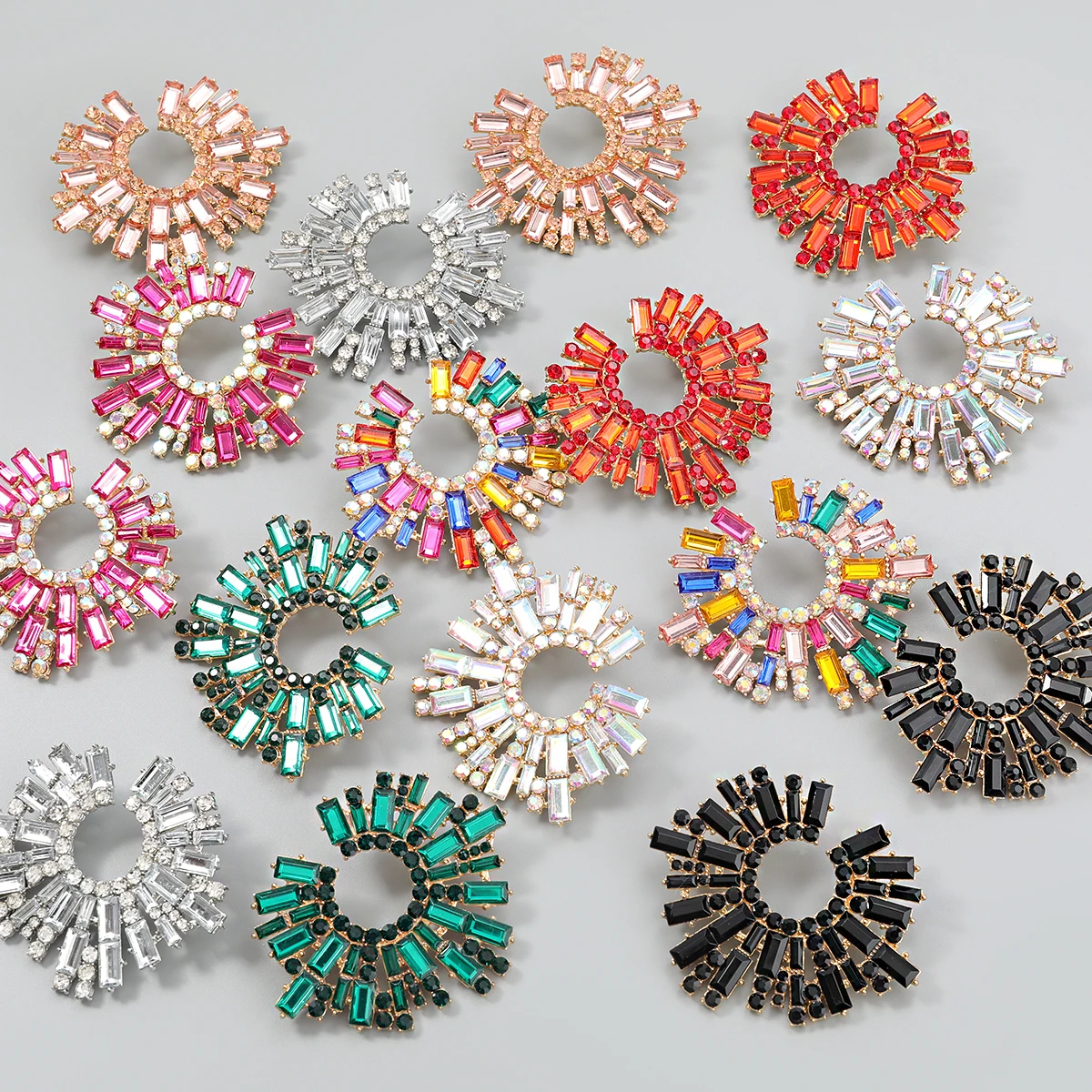 

2021 Simple Metal Rhinestone Sun Flower Earrings Family Party Popular Stud Earrings Women's Charm Statement Earrings