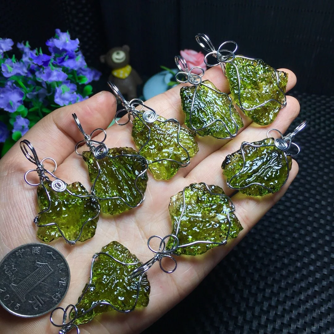 

Czech Meteorite Green Glass Meteorite Pendant Original Stone Energy Stone Clear Dream Energy Stone Men's and Women's Pendant