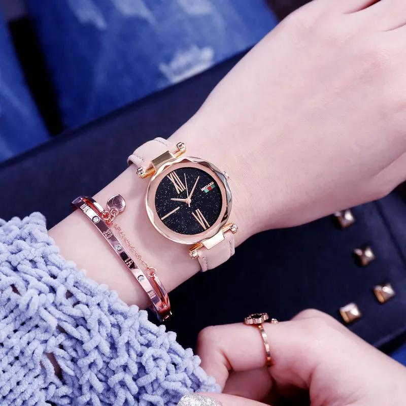 Она и красивая девушка часы Корейская версия простой тенденции моды Улица флэш