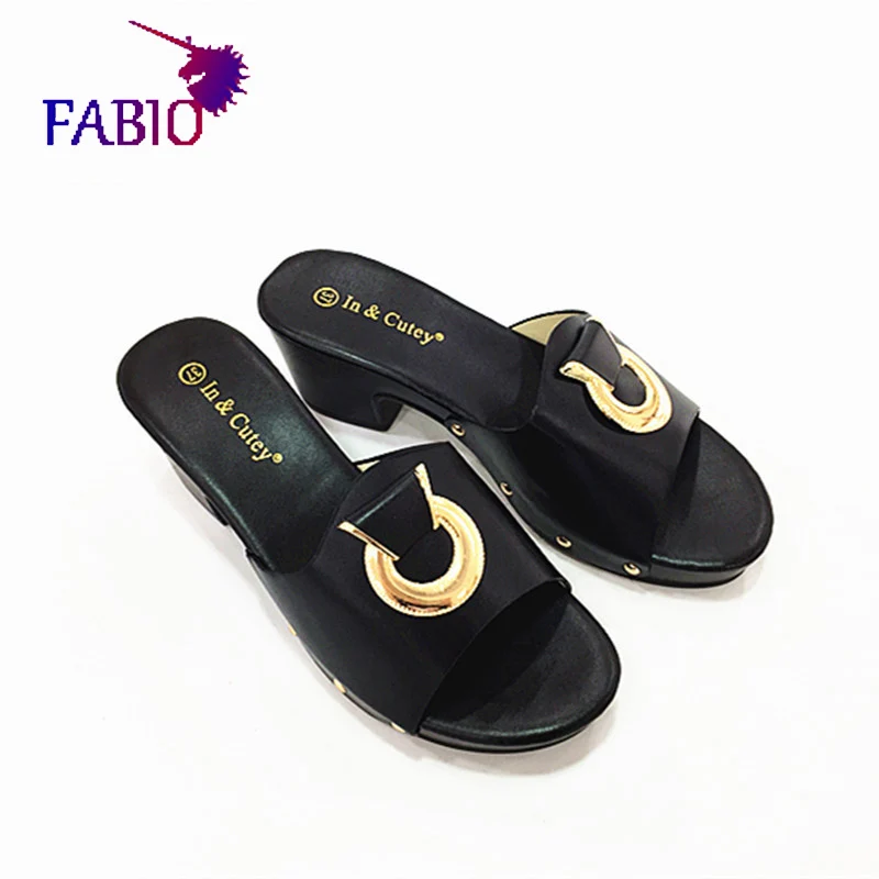 Обувь с металлическими кнопками женские летние тапочки повседневная женская