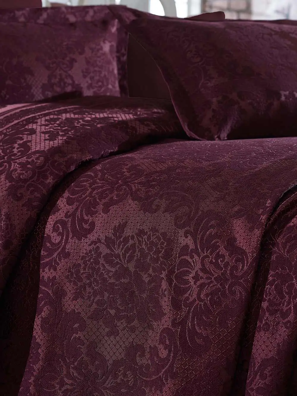 

Ruching Smay nilli Jacquard Bedspread Burgundy
