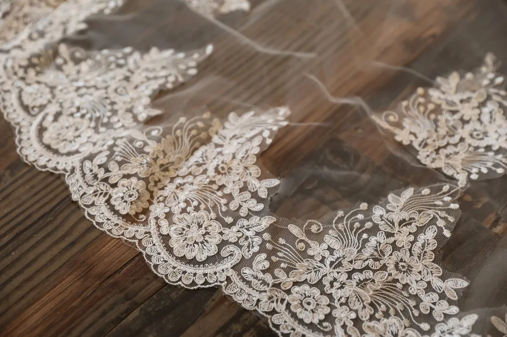 

2019 Cathedral Appliques Wedding Veil Long Two Layer Tulle 3x3.5 Bridal Veil Lace Edge Naute White Wedding Accessories For Bride
