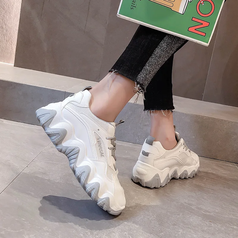 

2020 spring new lady is thin and big wave bottom father shoes fashion wild increase sports casual women's shoes M538