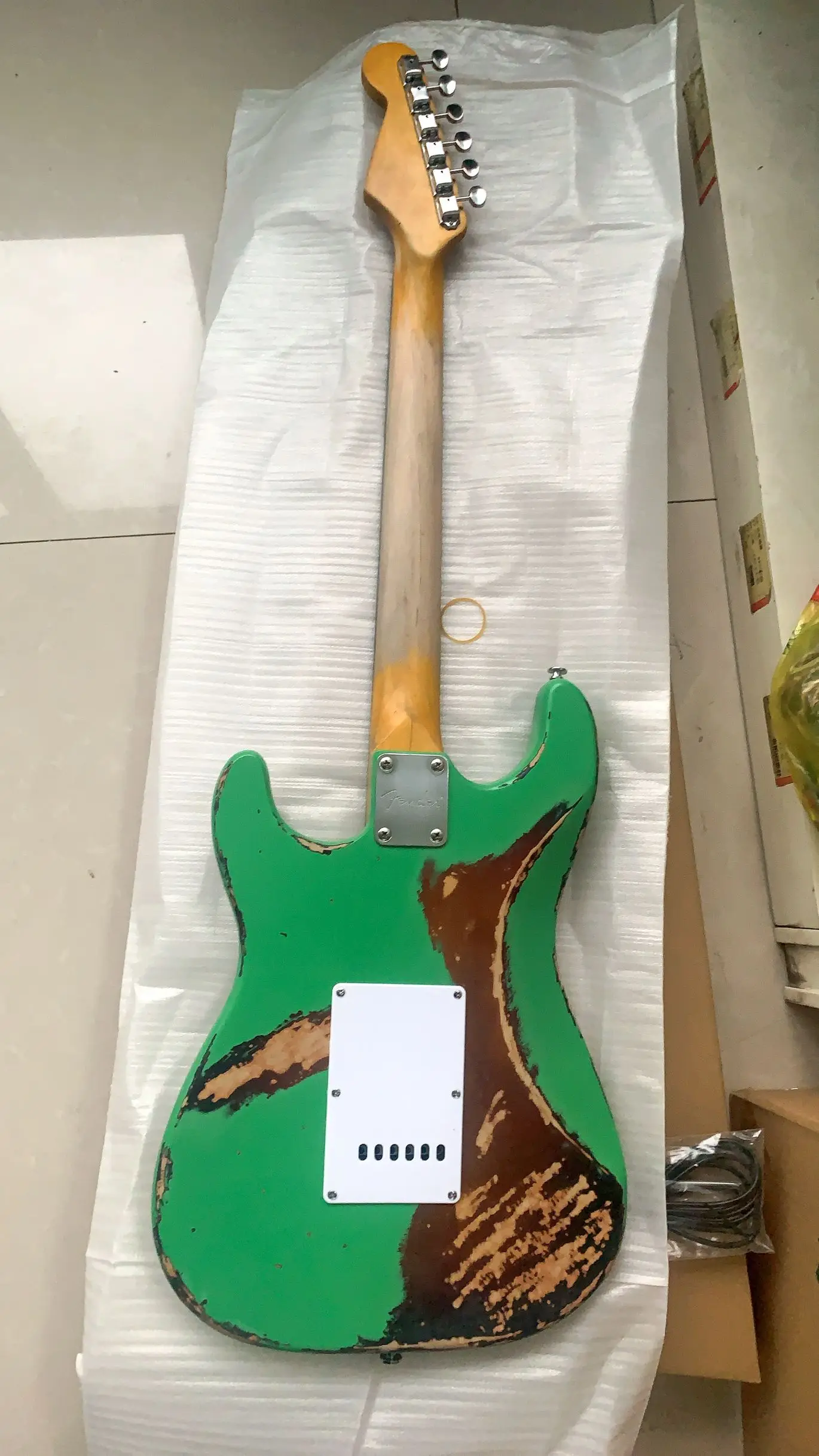 Бесплатная доставка электрическая гитара реликсис ручная работа SRV старый