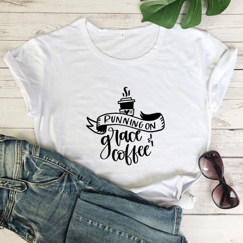 Футболка с надписью Running On Grace &amp Coffee Милая женская футболка графикой