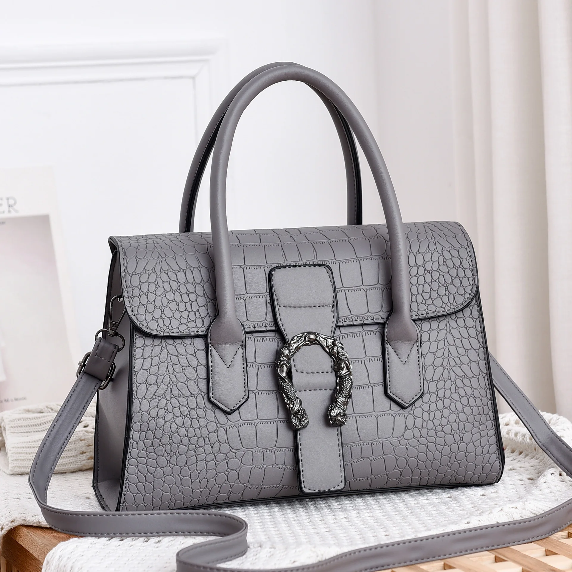 

Crocodile Pattern Handbag Female New Soft Leather Fashion Square Women Bag Solid Color Shoulder Diagonal Killer Bag High Quality