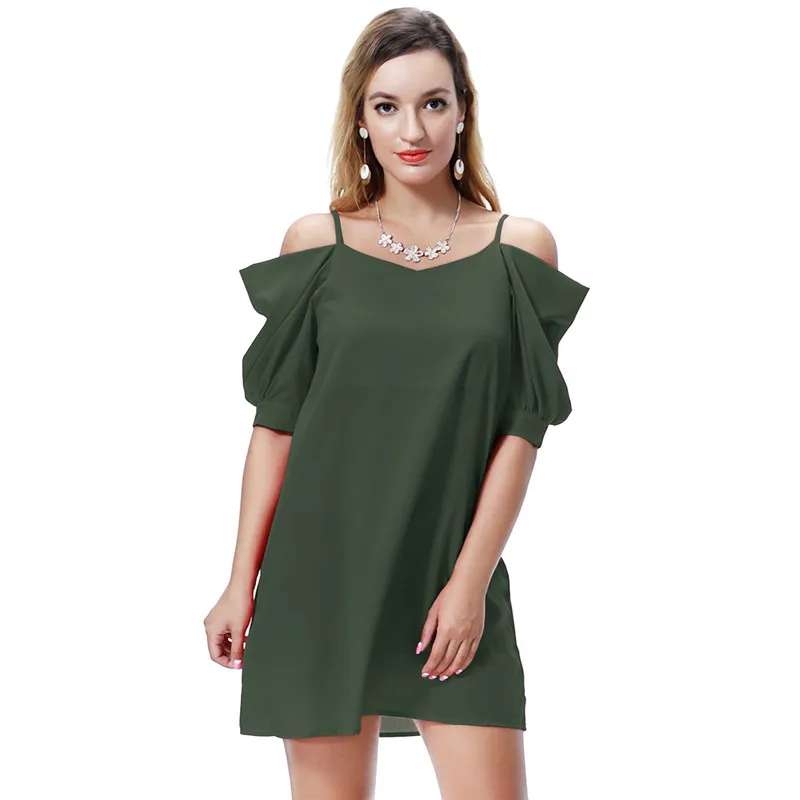 Женское короткое платье с коротким рукавом открытыми плечами и расклешенными