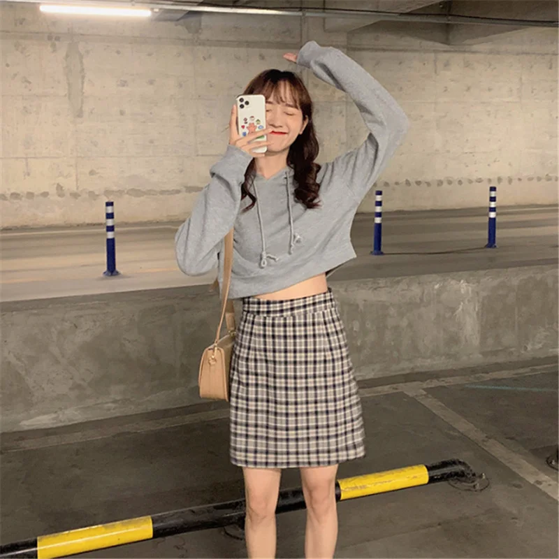 

Фотоосенняя и зимняя одежда с коротким капюшоном