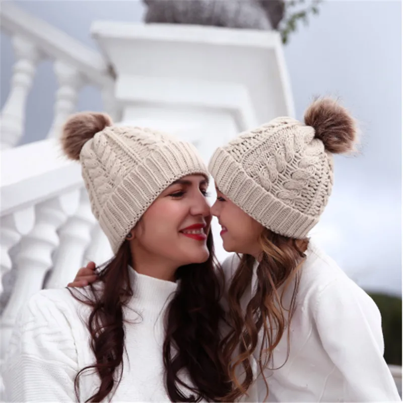 Шапка вязаная женская зимняя 2019 с помпоном из искусственного меха шерстяной