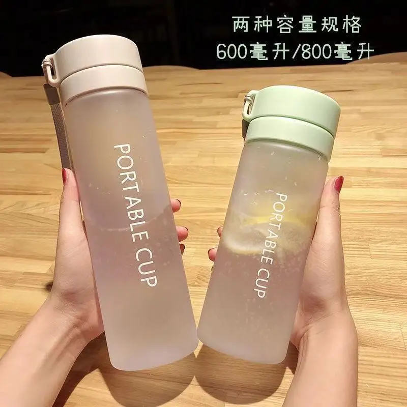 

Plastic cup male and female students lovers portable large capacity water cup simple and fresh sports cup with tea net