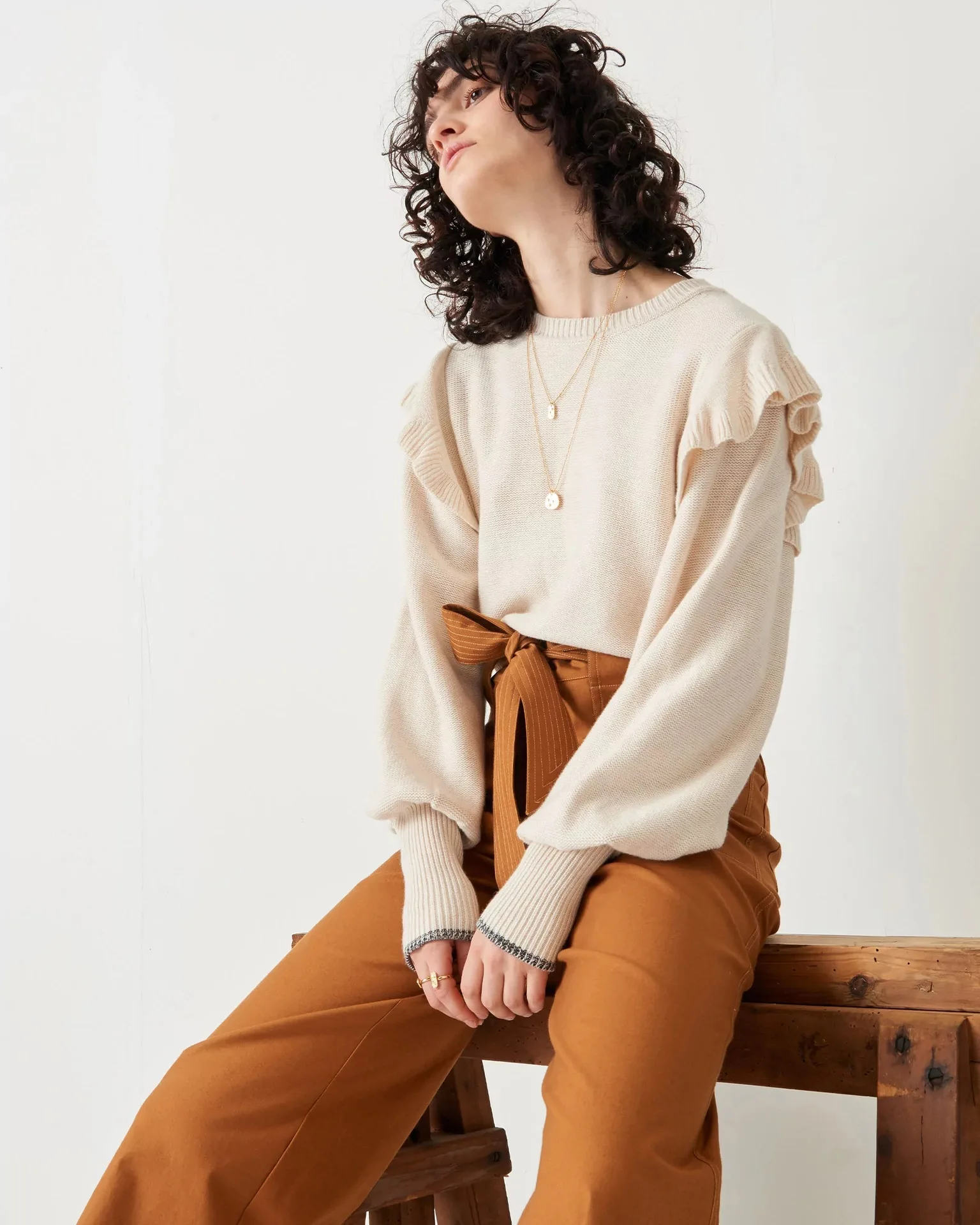 

2021 Autumn and Winter New Literary Wool Blended Round Neck Ruffle Bubble Sleeve Knitted Sweater