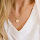 Женское многослойное ожерелье с подвеской-монеткой золотого цвета
