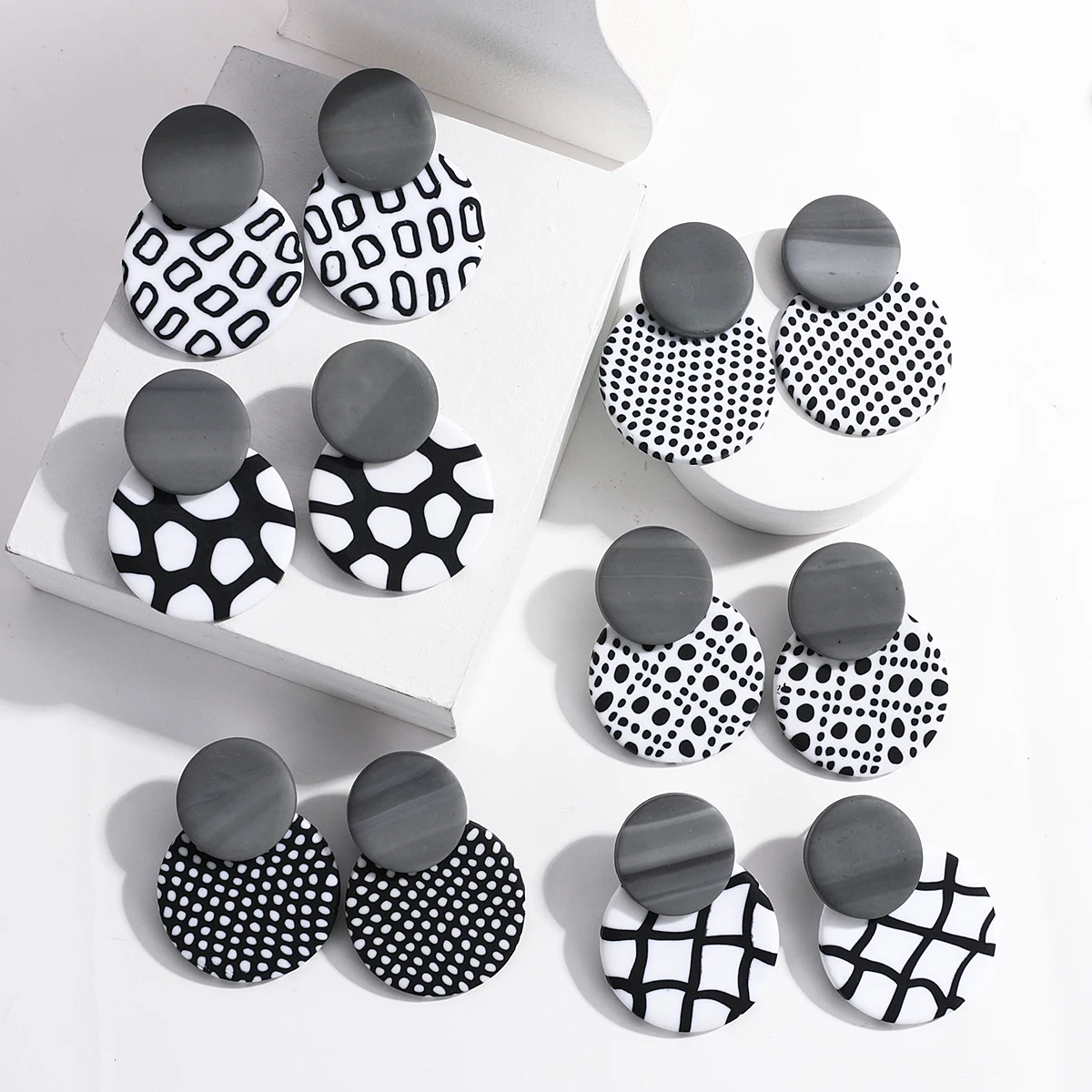 

AENSOA Round Black White Print Dots Polymer Clay Drop Earrings For Women 2021 Trendy Retro Geometric Earring Pendant Jewelry