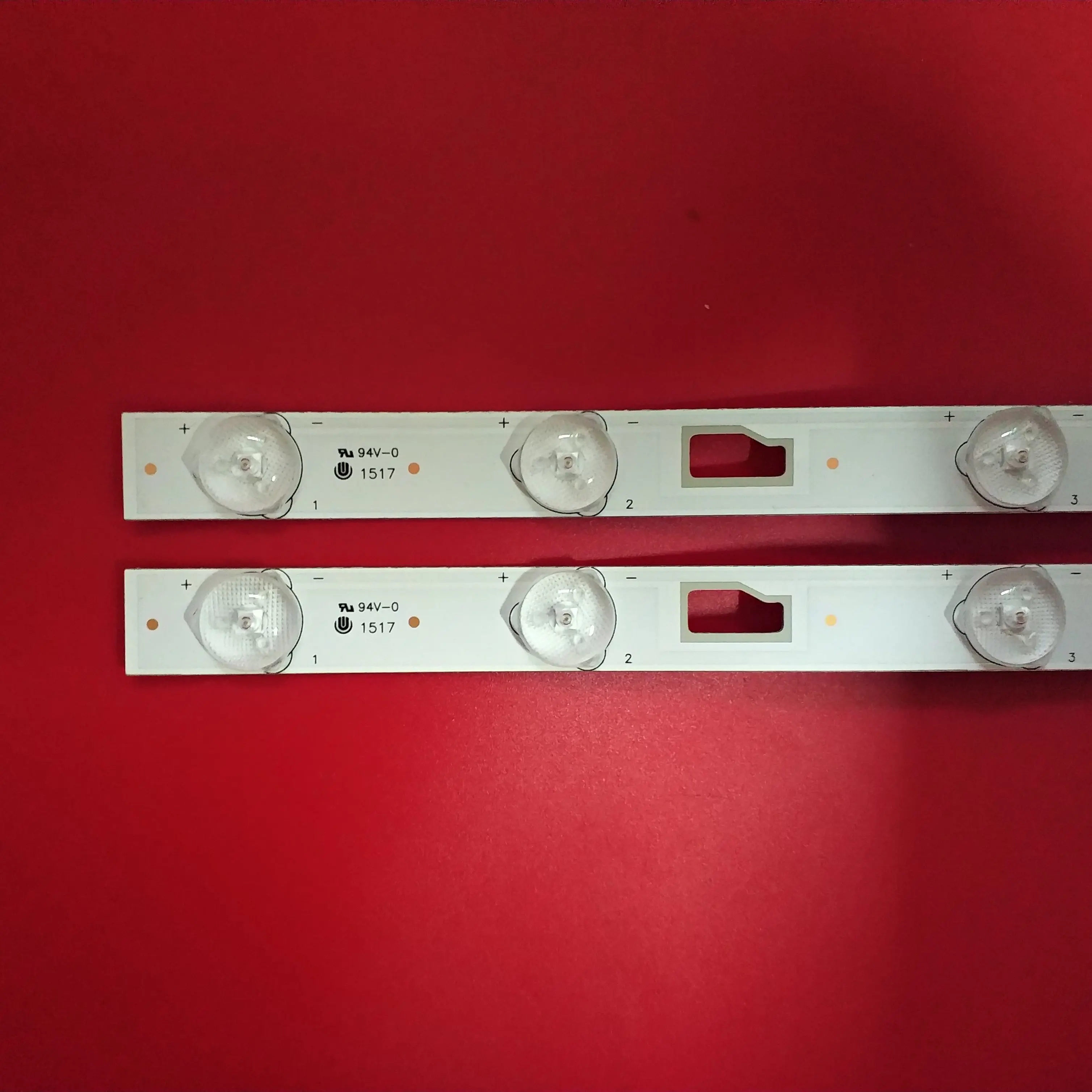 1 комплект = 2 шт. D32TS7202 32HR331M09A5 Led backilght 32HR331M09A5 V1 Светодиодная лента 1 шт. = 580 мм 9Led лампы