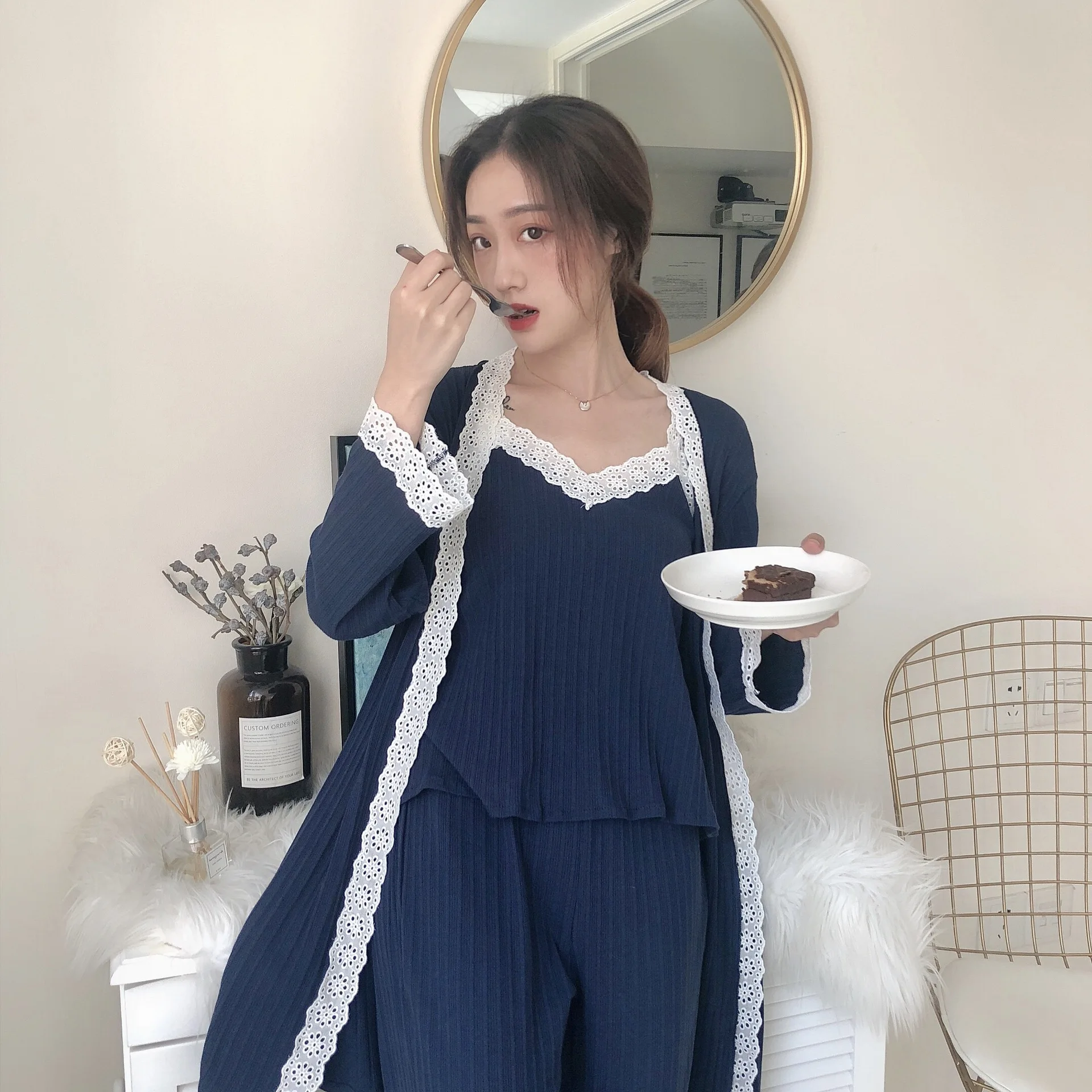 

Women's Autumn Long-Sleeved Pajamas Soft Cotton Homewear Set Three-Piece Set ightdress Sleepwear Soft Touch Bathrob